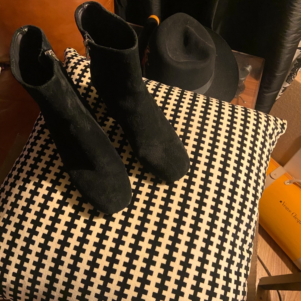 GUARANTEED AUTHENTIC‼️ LIKE NEW‼️ ALEXANDER WANG BOOTIES‼️